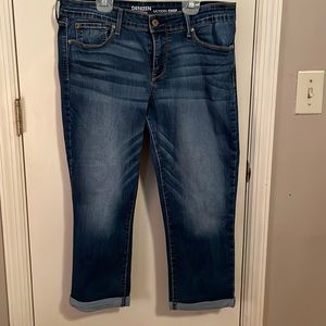 Levi’s Modern Crop